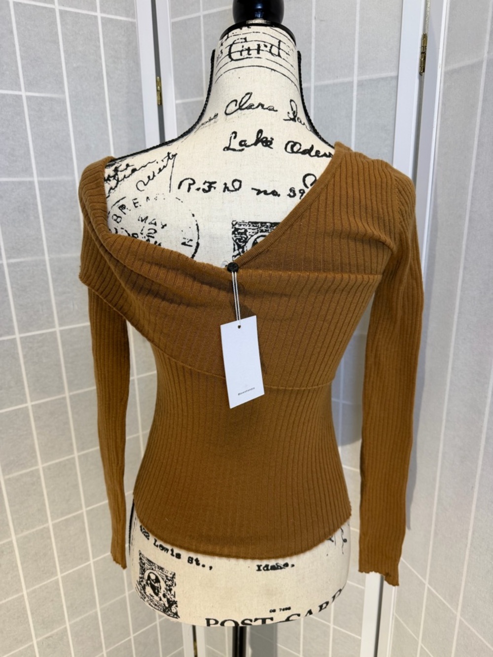 NWT Lovers and Friends Booker Sweater in Camel - Picture 9 of 9